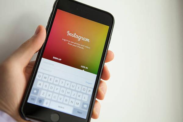 The Instagram Viewer that Lets You See Everything, Without Seeing You